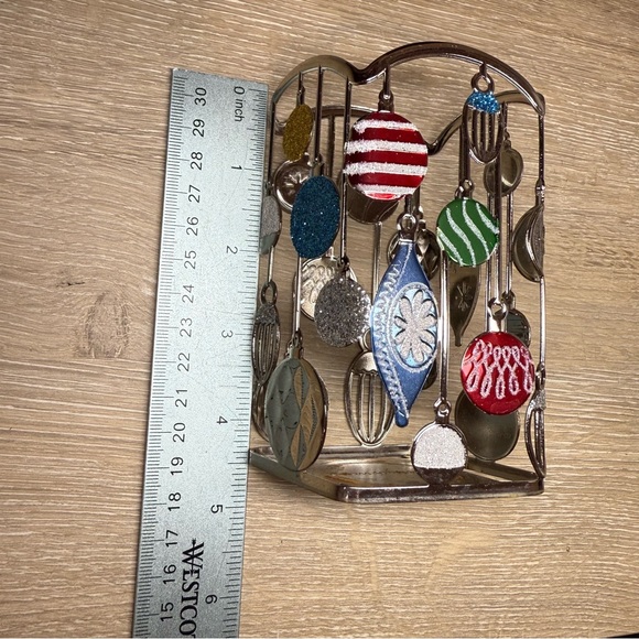 Bath & Body Works SOAP Sleeve Holder
CHRISTMS ORNAMENT SOAP HOLDER
Holder - Picture 16 of 16